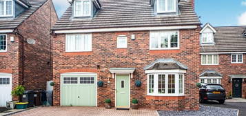 5 bedroom detached house