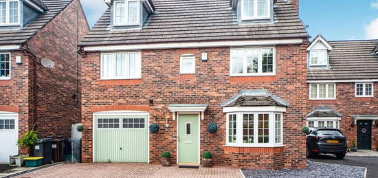 5 bedroom detached house