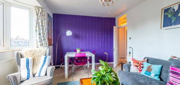 Flat to rent in Brighton Road, Shacklewell N16