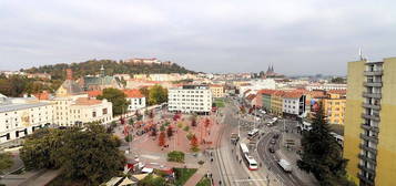 Pronájem bytu 3+1, Mendlovo nám. s lodžií a výhledem na dominanty Brna - směrem na hrad Špilberk