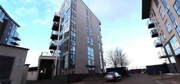 Flat to rent in Oarsman House, Ingress Park, Greenhithe DA9