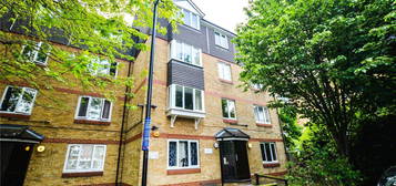 Flat to rent in Acanthus Drive, London SE1