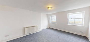 3 bedroom flat for sale