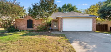 217 Arthur Dr, Kennedale, TX 76060