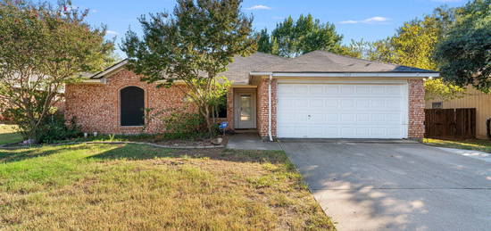 217 Arthur Dr, Kennedale, TX 76060