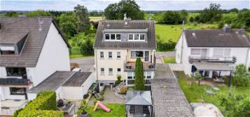 Charmantes 3-Familien-Haus in ruhiger Lage mit Blick bis nach Köln