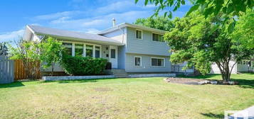 78 Woodhaven Dr, Spruce Grove, AB T7X 1M7