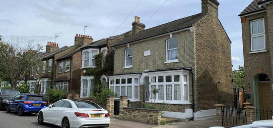 3 bedroom detached house