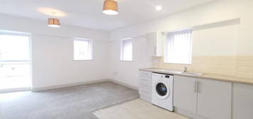 Studio to rent in Britannia Road, London N12