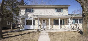 W56N491 Highland Dr, Cedarburg, WI 53012