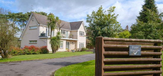 5 bedroom detached house