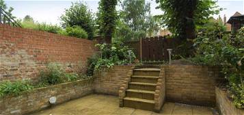 Flat to rent in Greencroft Gardens, South Hampstead NW6