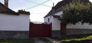 Casa 2 corpuri (dintre care 1 saseasca)  + teren 1710 mp, Cincsor, Fagaras