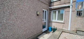 Flat to rent in Bryn Road, Llanelli SA15