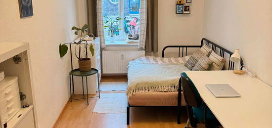 WG Zimmer in Berlin Friedrichshain for a Female Flatmate