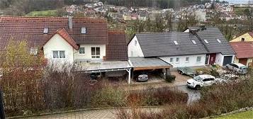 Exklusive 5-Zimmer-Wohnung in einem Haus mit Gartenanteil und Balkon in Dietenhofen 