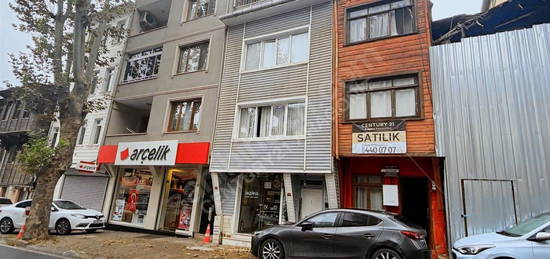 Beykoz Merkezde Satılık 3 Katlı Müstakil Ev