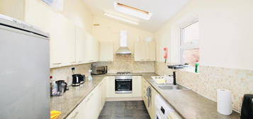 6 bed shared accommodation to rent