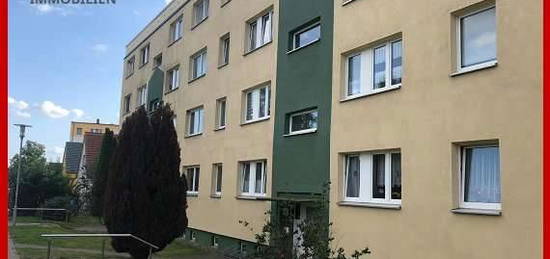 Erdgeschosswohnung mit 3 Zimmern, Balkon und Keller in Dorf Mecklenburg zu vermieten!