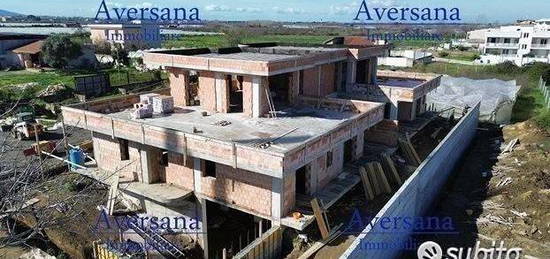 Villa con piscina unico livello 500 mq di terreno