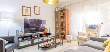 Quinta do Conde/ Cova dos Vidros - Apartamento r/c de 3 assoalhadas