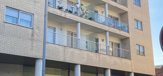 Arrendamento de Apartamento T4  na rua Soares dos Reis