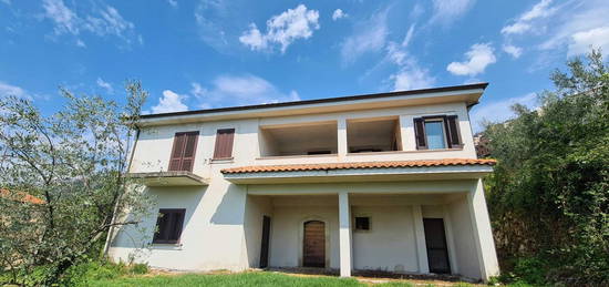 Villa unifamiliare 3749 m², San Donato Val di Comino