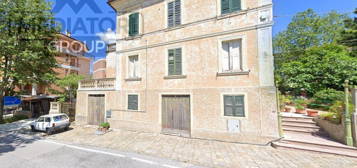 Casa indipendente in vendita in via Cesare Battisti