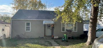 909 Valentine St, Festus, MO 63028