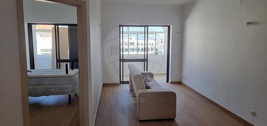 Apartamento T2 para arrendar em Albufeira