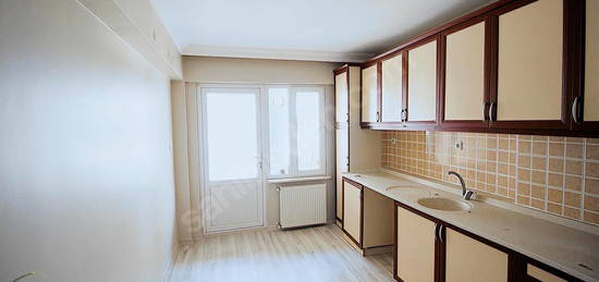 Üçevler'de Site İçerisinde 3+1 Ara Kat Kiralık Daire Asansörlü