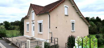 MAISON INDIVIDUELLE AVEC 2 GARAGES, ATELIER ET JARDIN