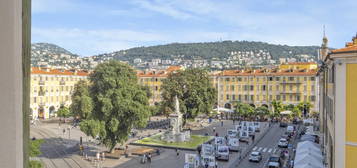 CHARMANT APPARTEMENT AU COEUR DE LA PLACE GARIBALDI