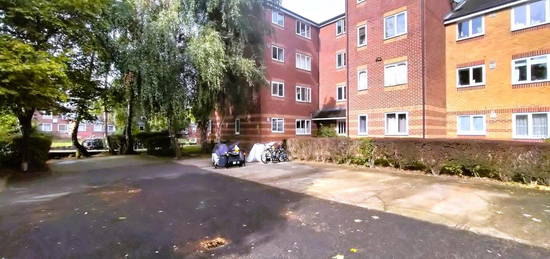 Flat to rent in Bream Close, Tottenham Hale N17