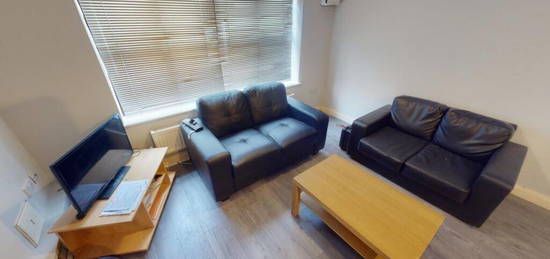 2 bedroom ground floor flat