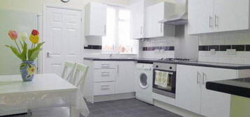 4 bed terraced house to rent