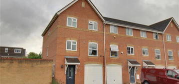 4 bedroom end of terrace house for sale