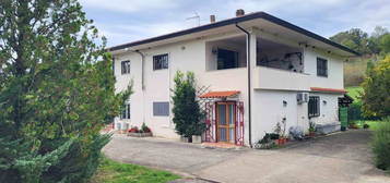 Villa bifamiliare, buono stato, 263 m², Gallinaro