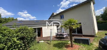 Appartement  à louer, 7 pièces, 4 chambres, 229 m²