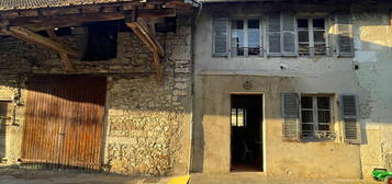 Maison de village en pierres à rénover