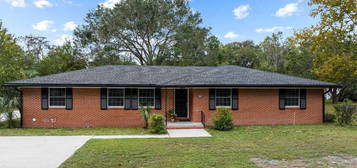 1209 Pine Cir, Macclenny, FL 32063