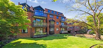 Flat to rent in The Avenue, Beckenham, Kent BR3