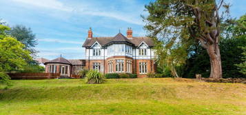 6 bedroom detached house for sale