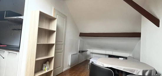 Studio  à louer, 1 pièce, 15 m², Étage 2/–