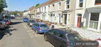 5 bedroom terraced house