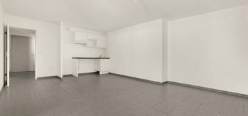 GRAND APPARTEMENT 2 PIECES - AU CALME