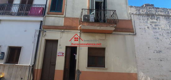 Casa indipendente in vendita in via Giuseppe Mazzini, 40