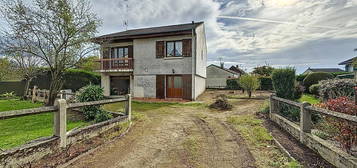 Maison individuelle à rafraîchir avec jardin et garage - Secteur Les Rémorets, Commentry