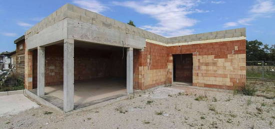 Wohnglück am Neufelder See: Bungalow-Rohbau mit Baubewilligung und Einreichplan auf Pachtgrund