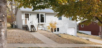 718 N  Taylor Ave, Pierre, SD 57501